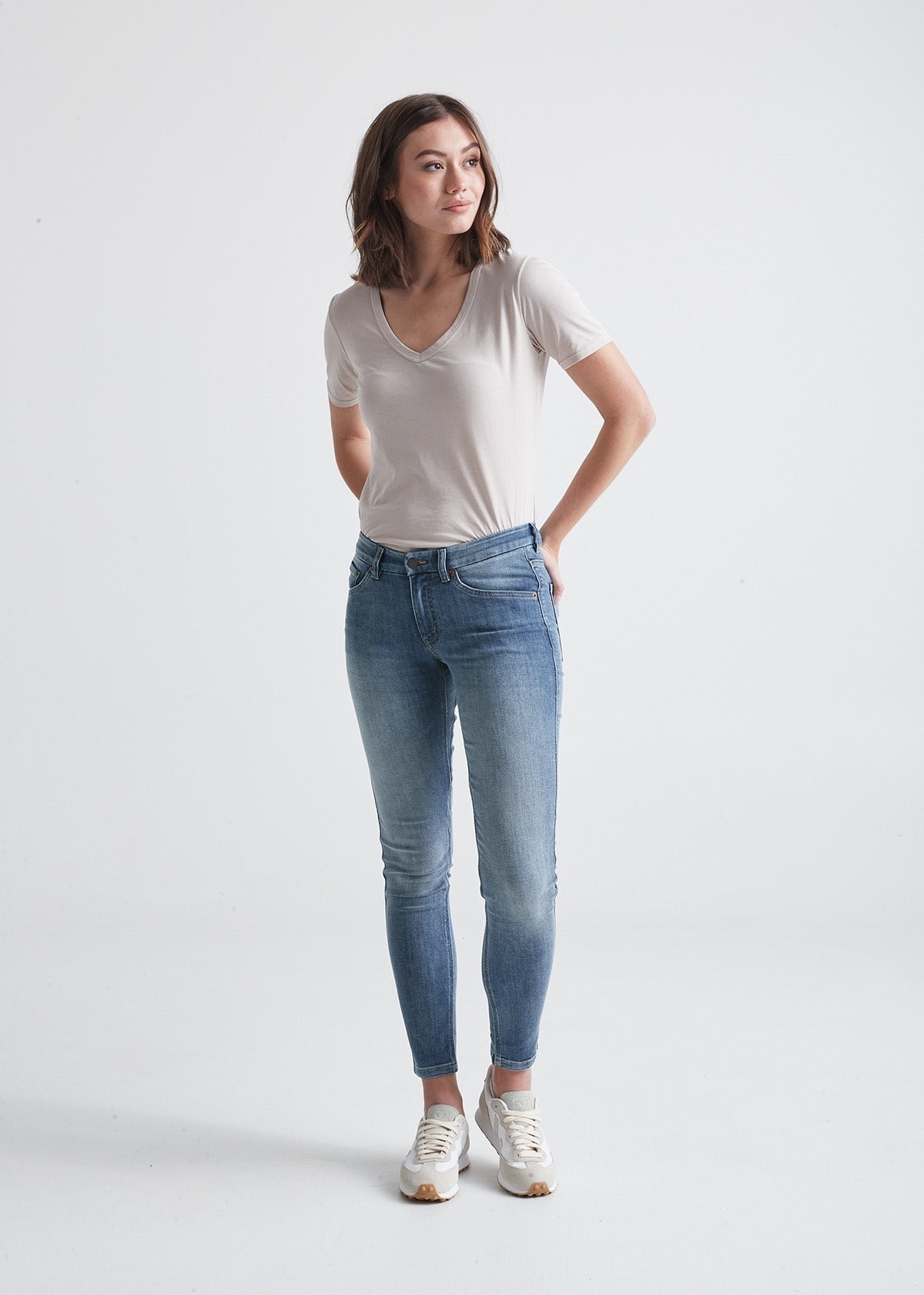 womens light blue mid rise skinny stretch jeans full body